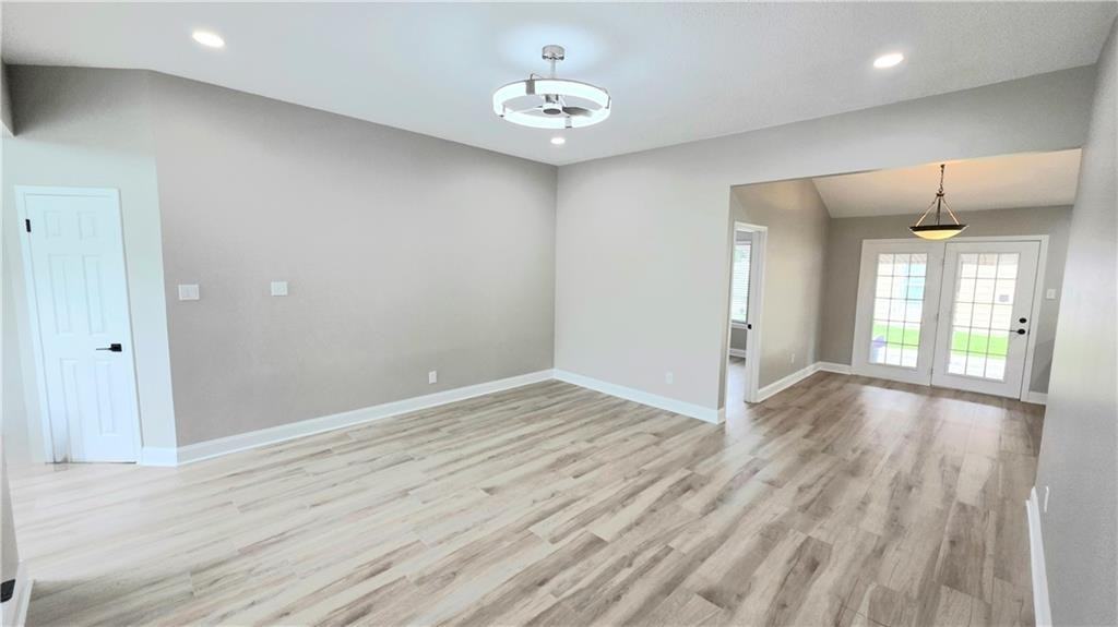 1401 Drake Ln - Photo 5 of 19