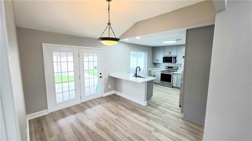 1401 Drake Ln - Photo 6 of 19