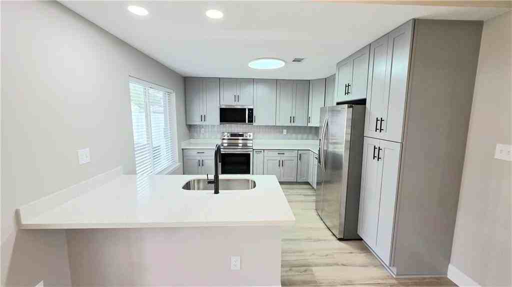 1401 Drake Ln - Photo 7 of 19