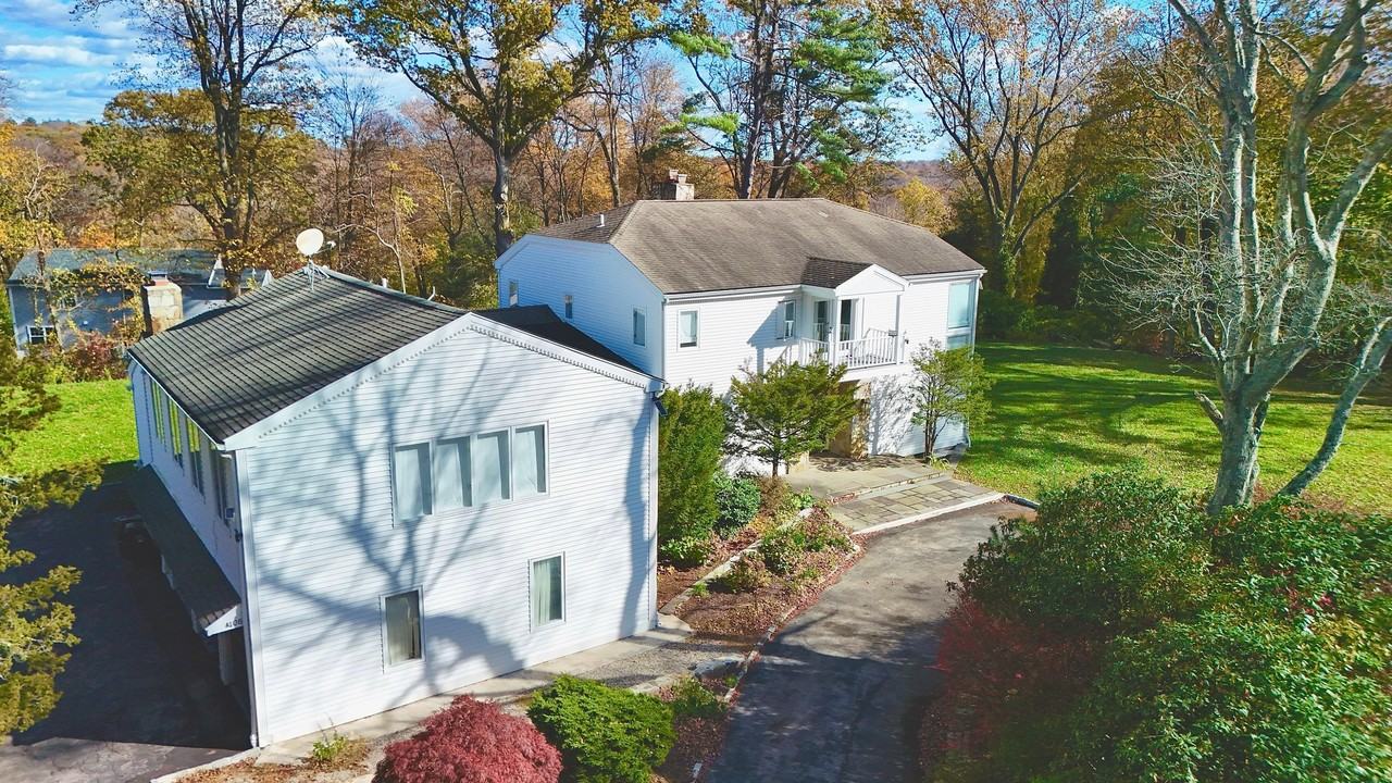 106A Comstock Hill Ave - Photo 3 of 28