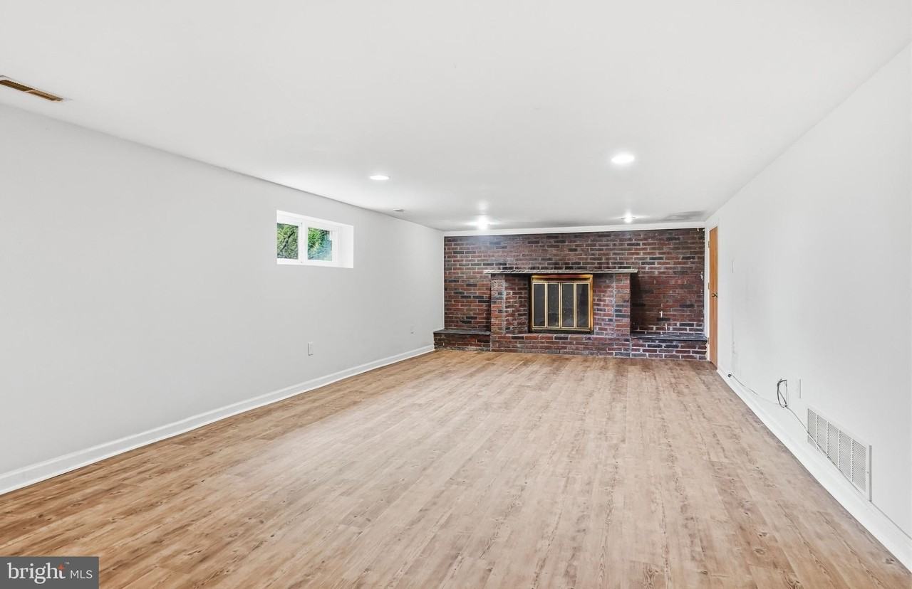 1286 Glassboro Rd - Photo 5 of 41