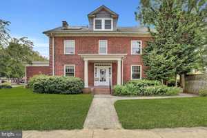 featured image of 121 Kensington Ave