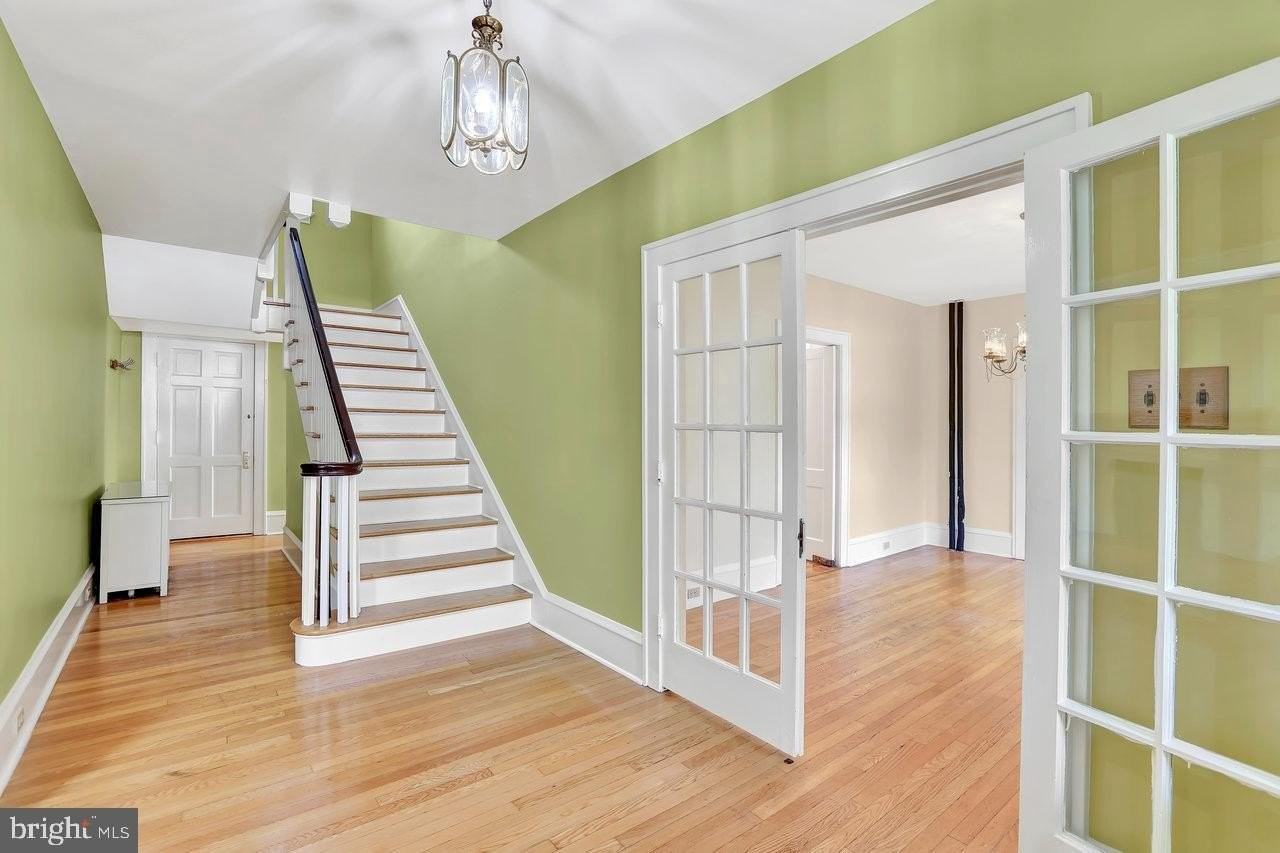 121 Kensington Ave - Photo 3 of 29