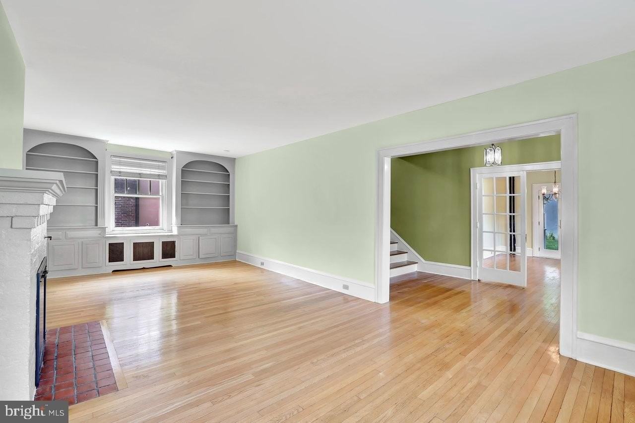 121 Kensington Ave - Photo 4 of 29