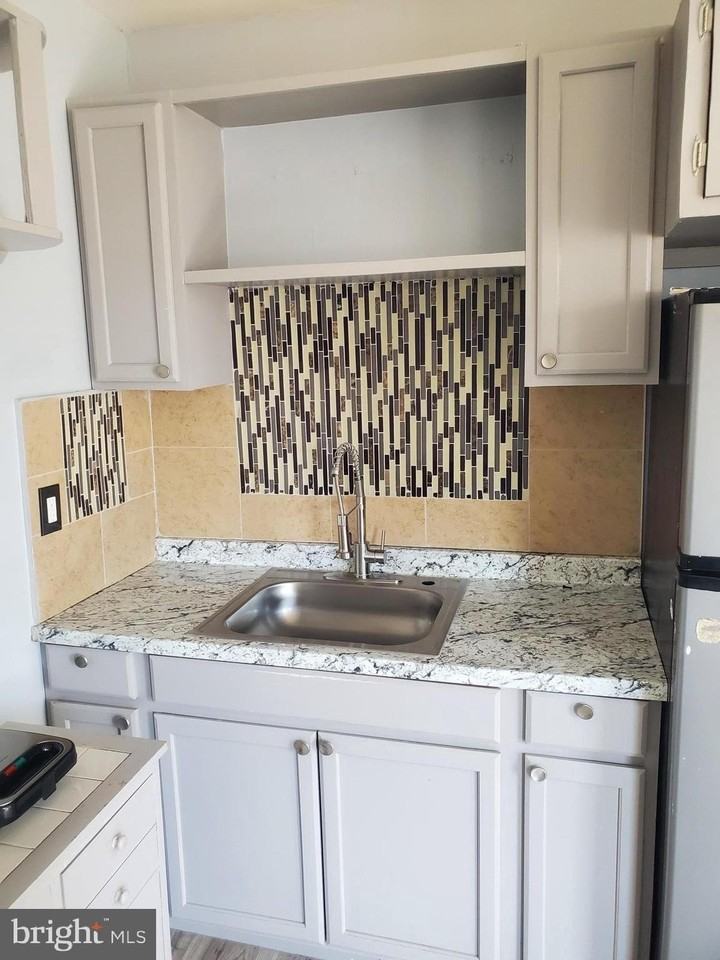 608 N 10th St #2 - Photo 3 of 15