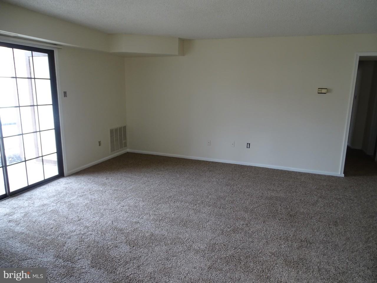 1406 Clark Ct #720A - Photo 4 of 12