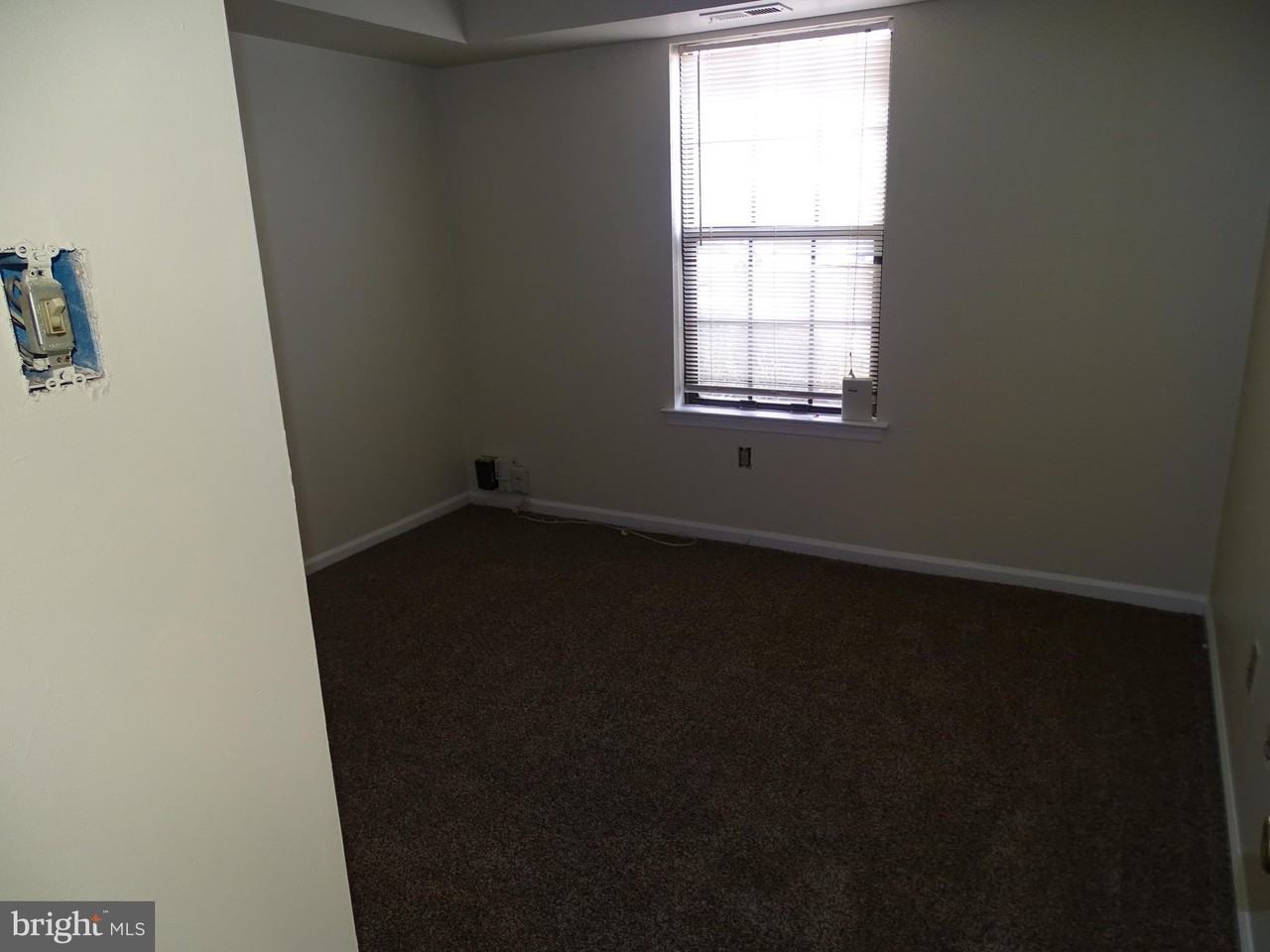 1406 Clark Ct #720A - Photo 6 of 12