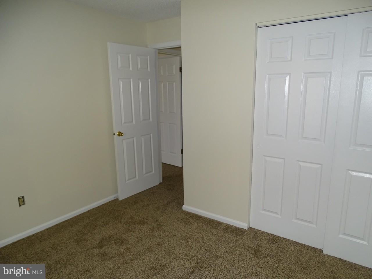 1406 Clark Ct #720A - Photo 7 of 12