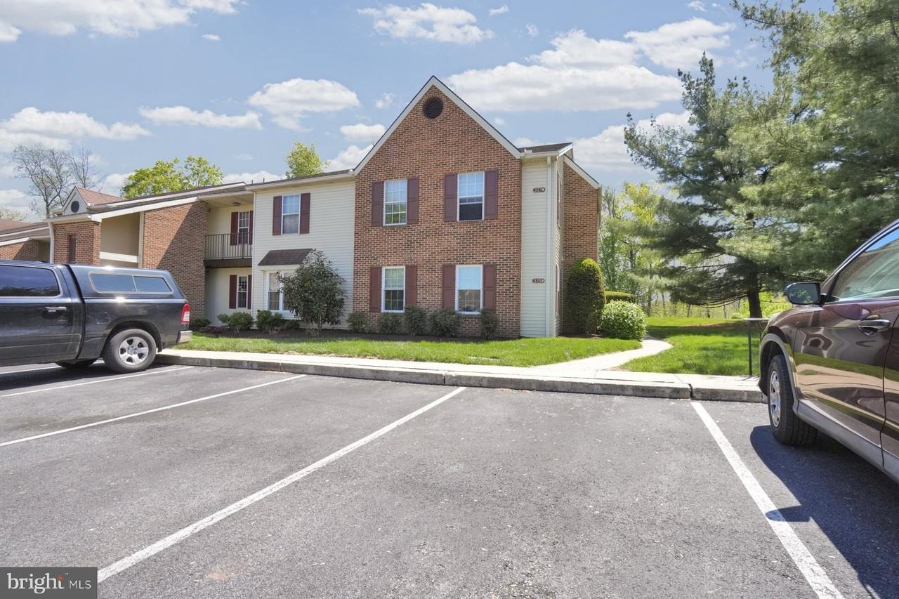 325 Westridge Cir #141 - Photo 2 of 47