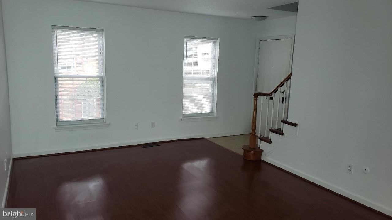 126 Wellington Ter - Photo 4 of 15