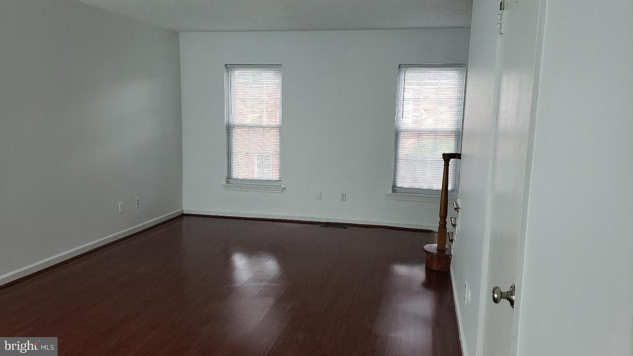126 Wellington Ter - Photo 5 of 15