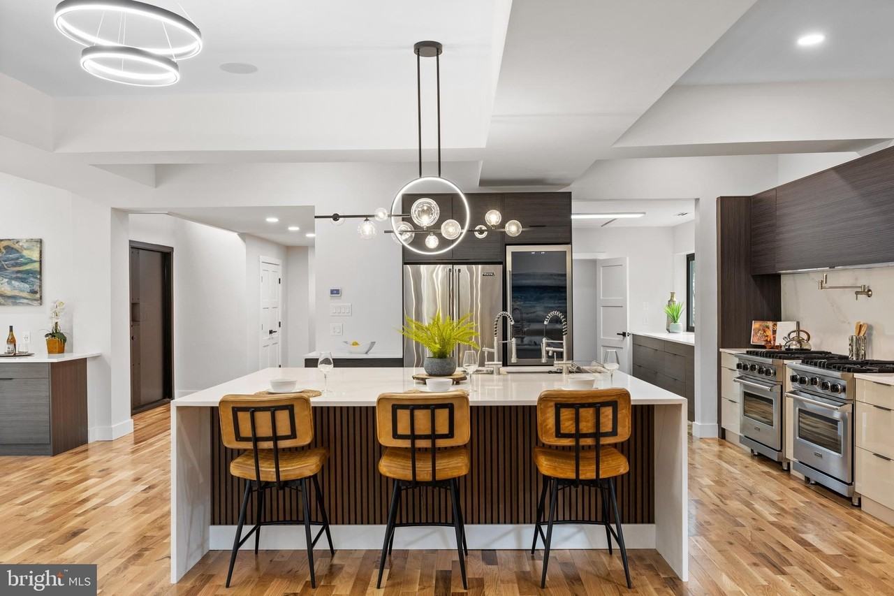 354 Winding Way - Photo 3 of 50