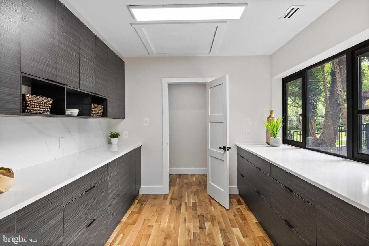 354 Winding Way - Photo 7 of 50