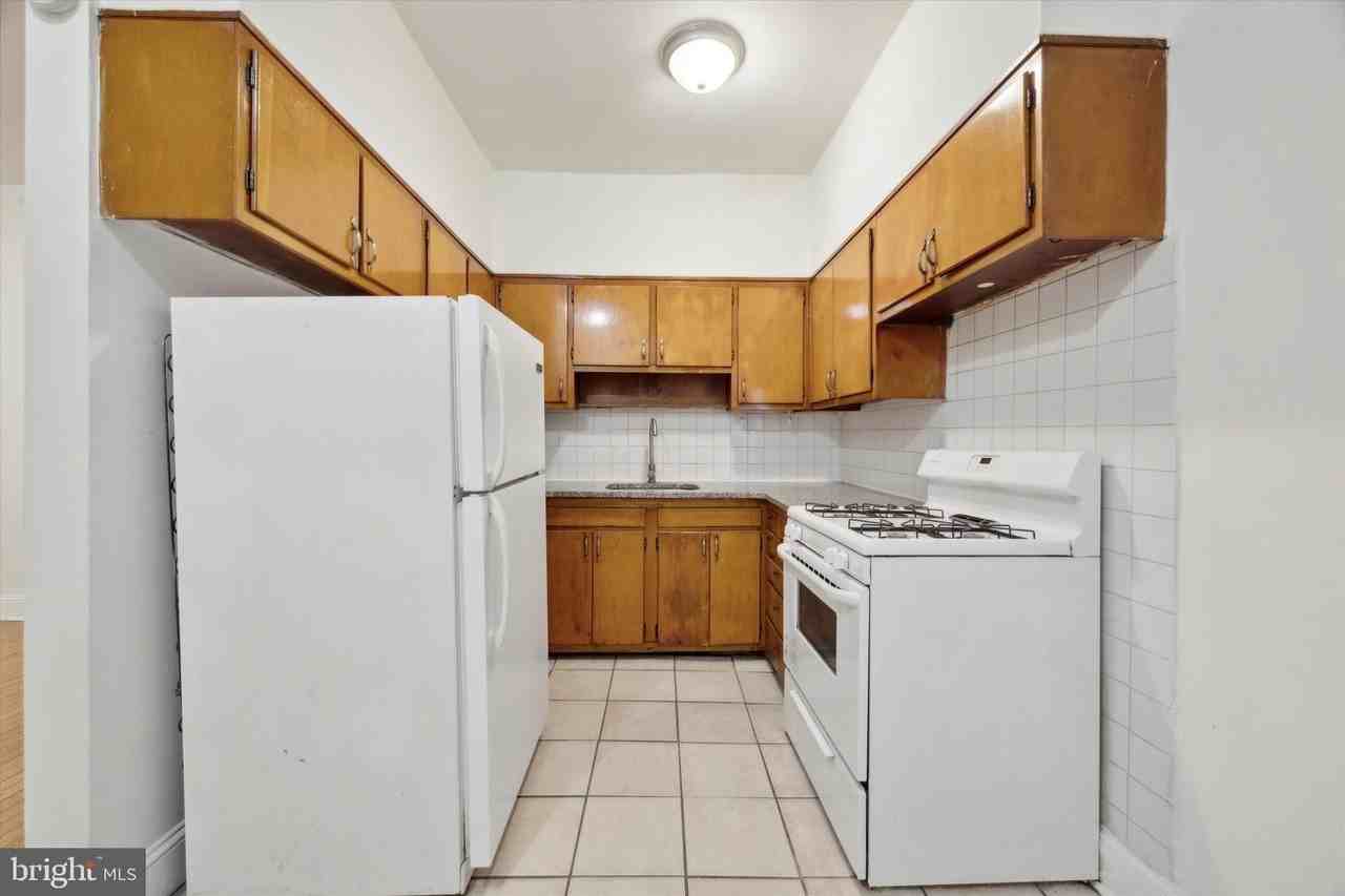 1817 Spruce St #1R - Photo 5 of 17