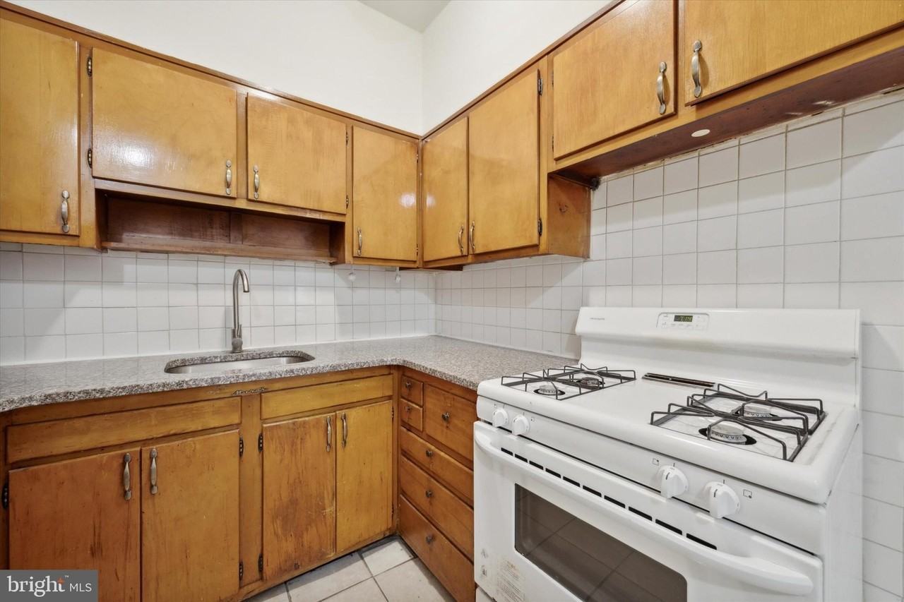 1817 Spruce St #1R - Photo 6 of 17