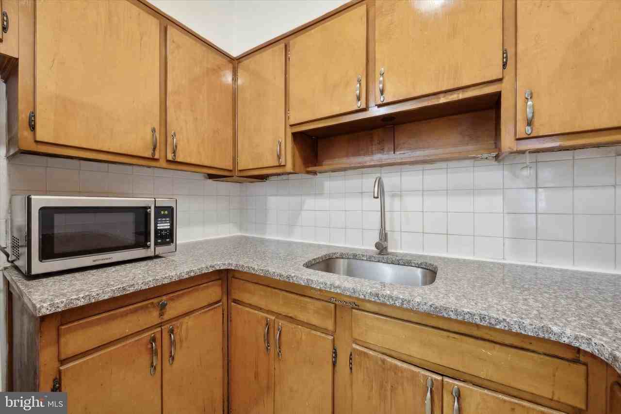 1817 Spruce St #1R - Photo 7 of 17