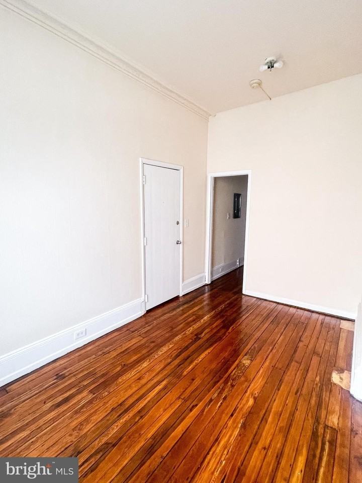 2642 Brown St #1 - Photo 4 of 11
