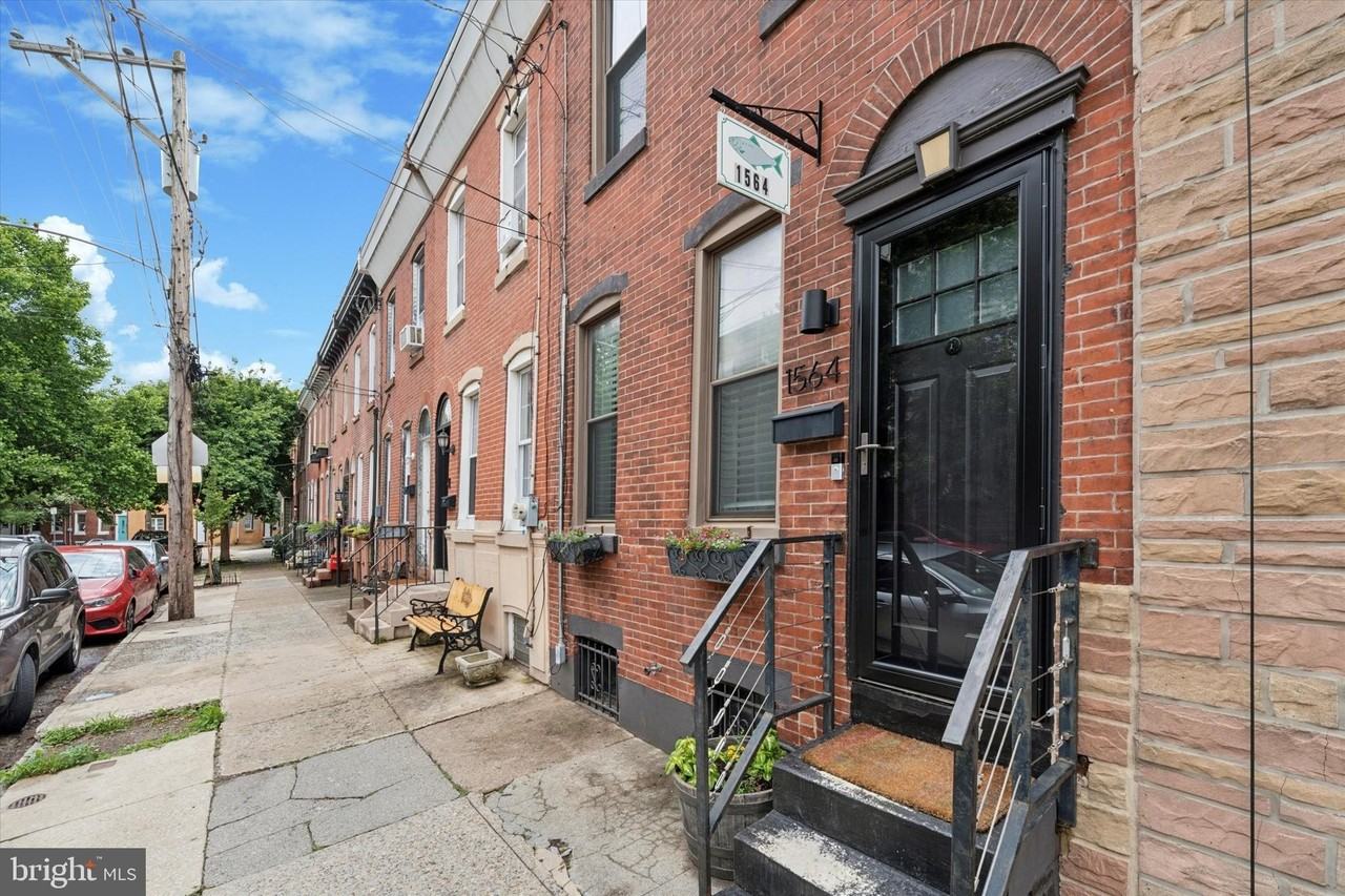 1564 E Berks St - Photo 2 of 25