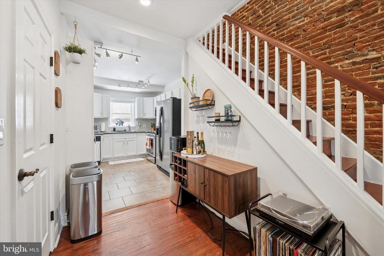 1564 E Berks St - Photo 7 of 25