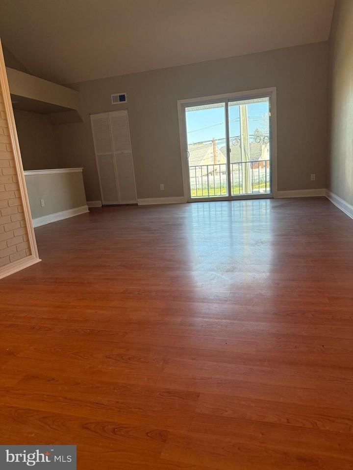 7750 Rockwell Ave - Photo 5 of 32