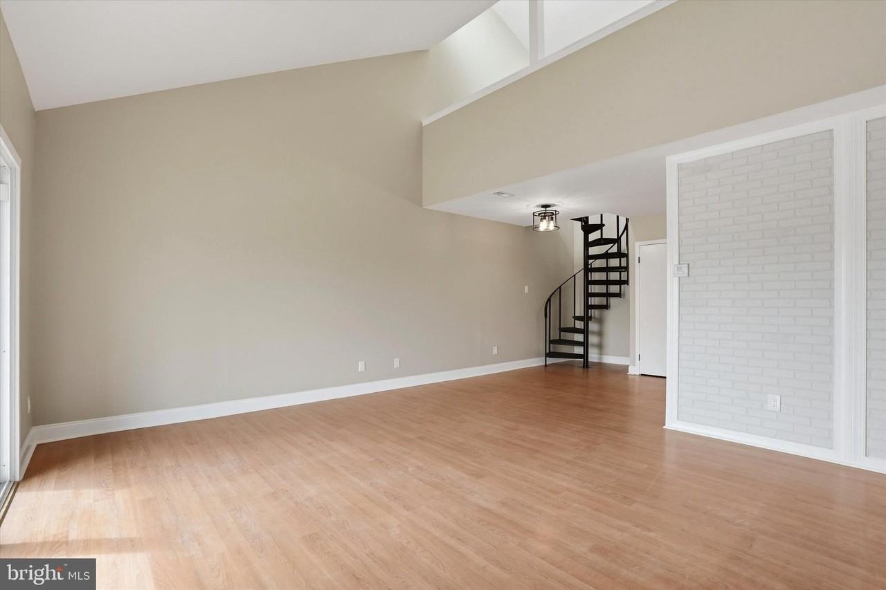 7750 Rockwell Ave - Photo 6 of 32