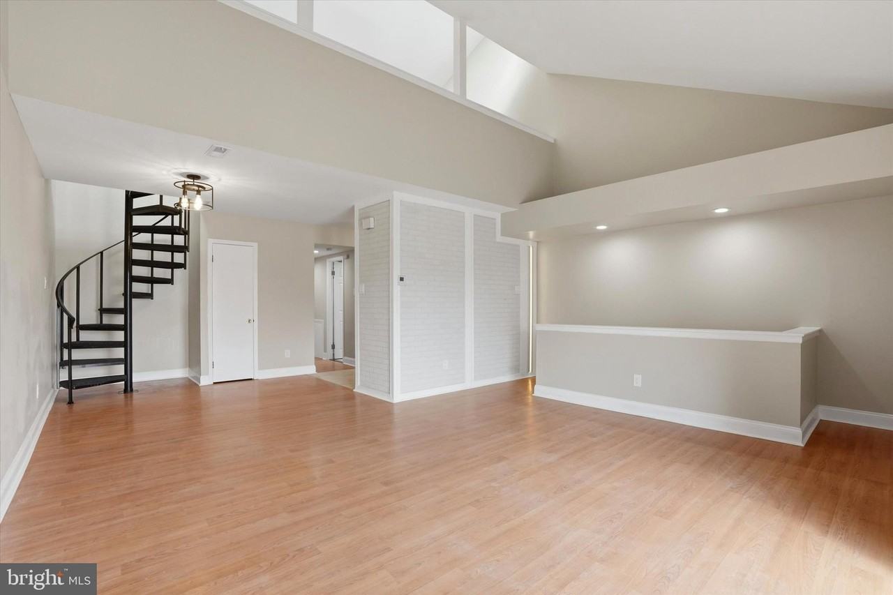 7750 Rockwell Ave - Photo 7 of 32