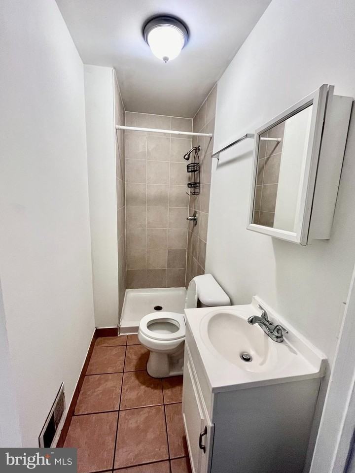 1902 N Darien St - Photo 5 of 13