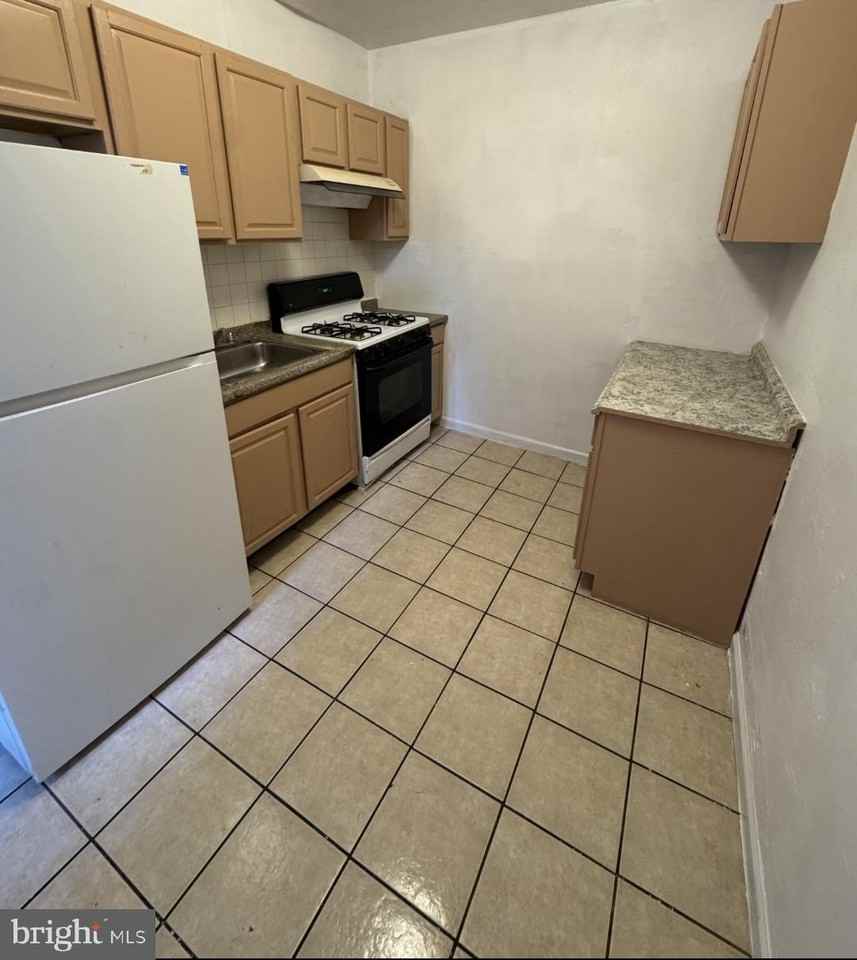 269 E Sharpnack St - Photo 3 of 9