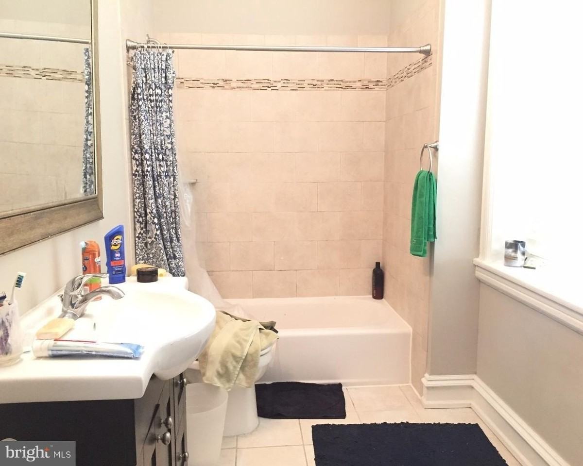 317 S 20th St #1F - Photo 6 of 12