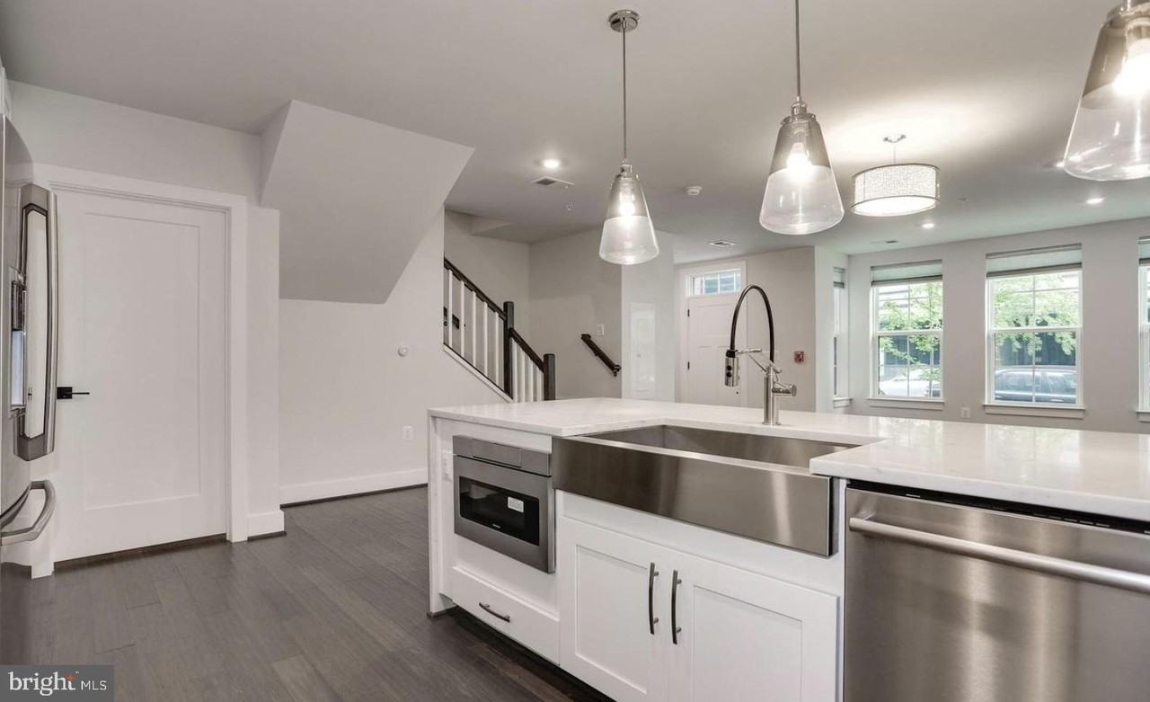 1411 Key Blvd #102 - Photo 5 of 18