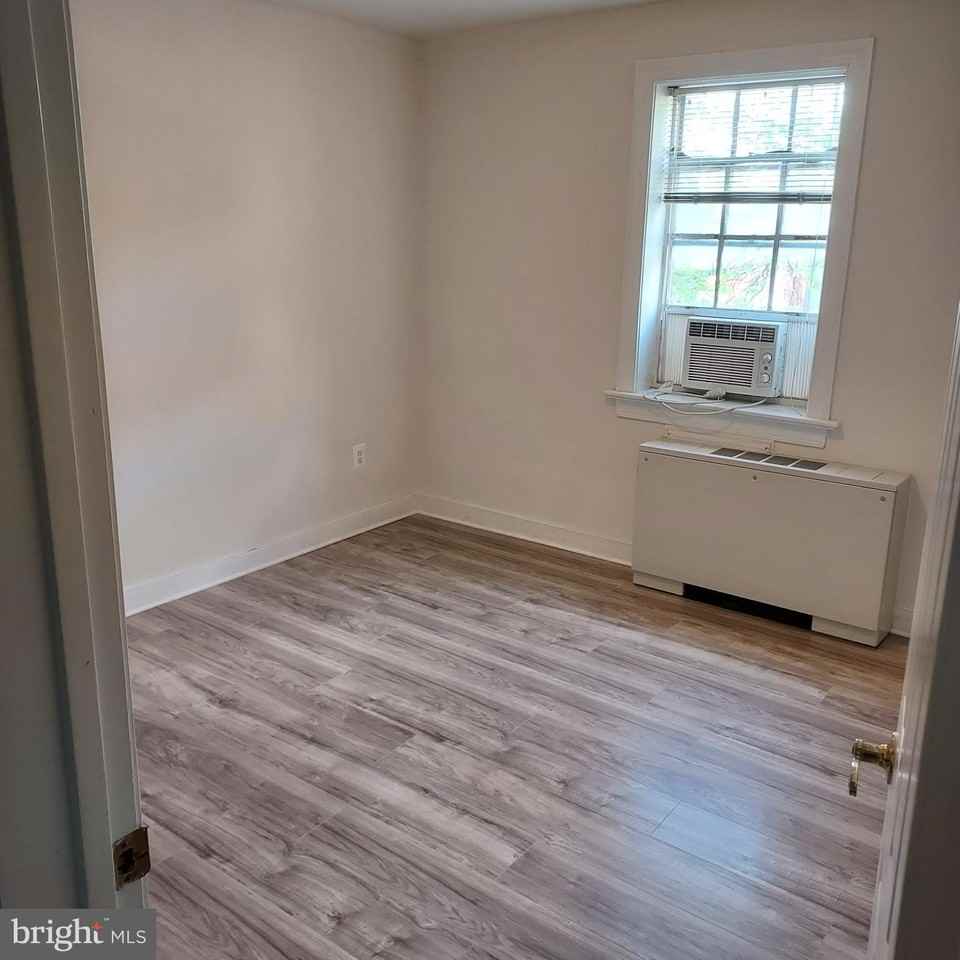 610 Madison St #200 - Photo 7 of 13
