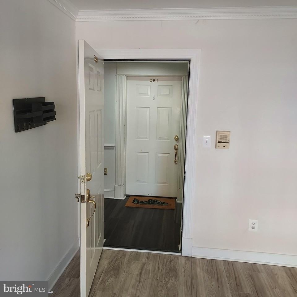 610 Madison St #200 - Photo 3 of 13