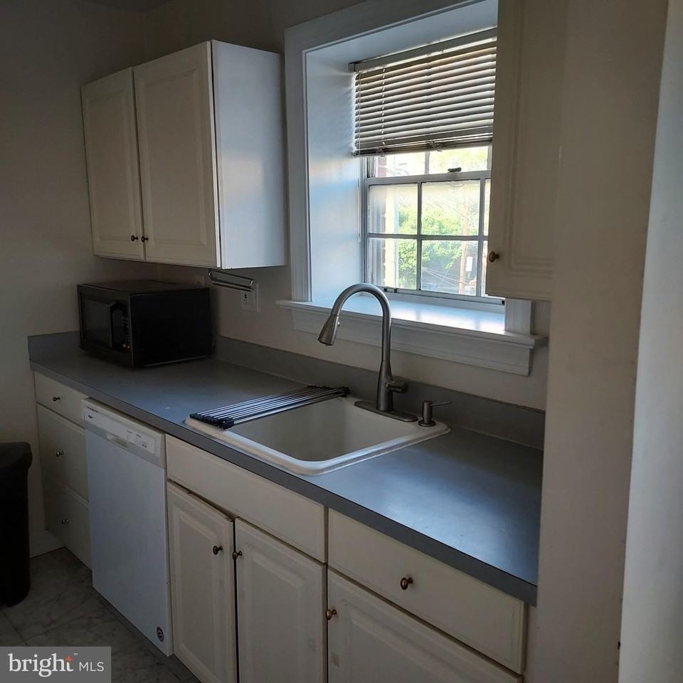 610 Madison St #200 - Photo 6 of 13