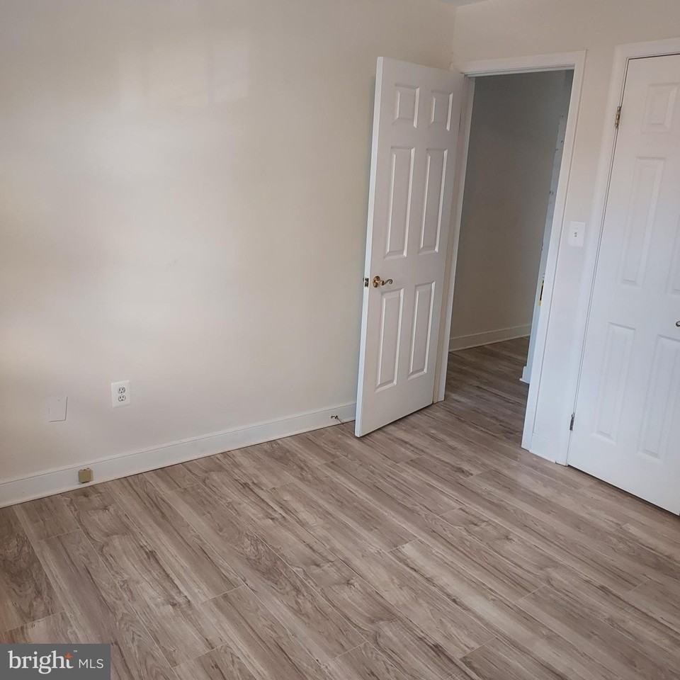610 Madison St #200 - Photo 4 of 13