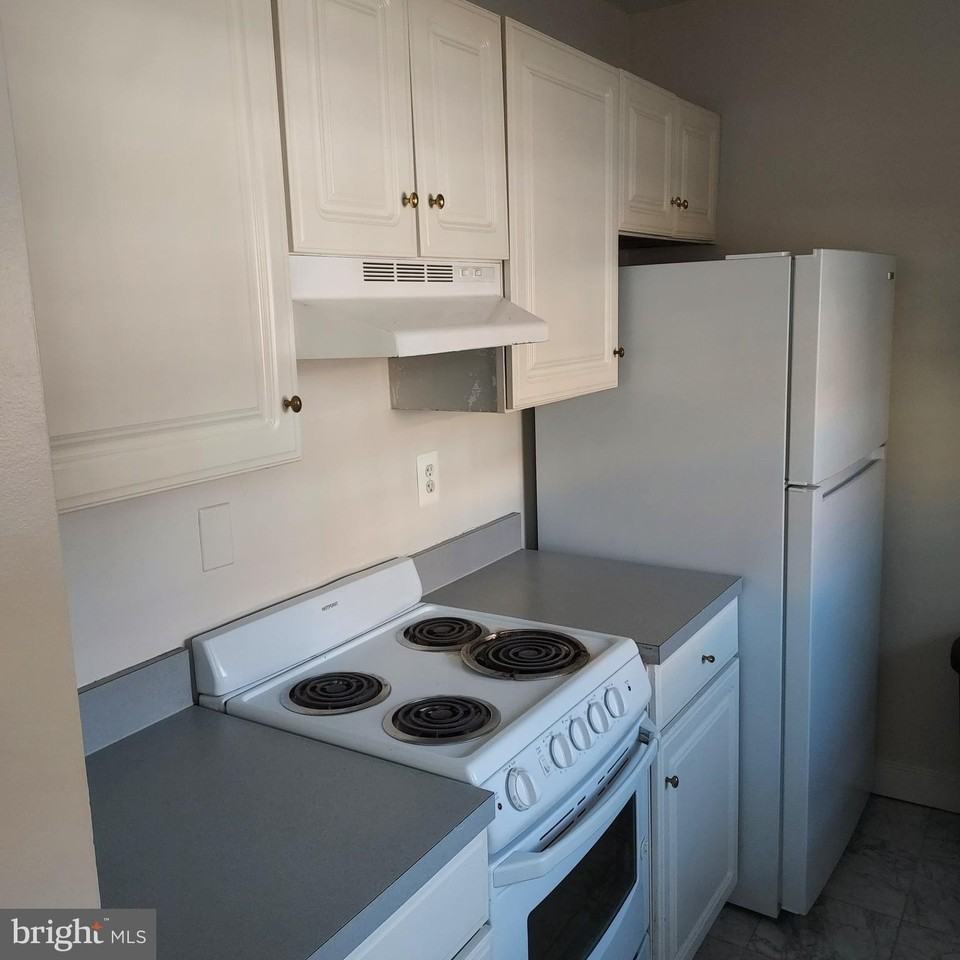 610 Madison St #200 - Photo 5 of 13