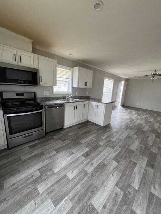 98 Arbor St #98AR - Photo 2 of 16