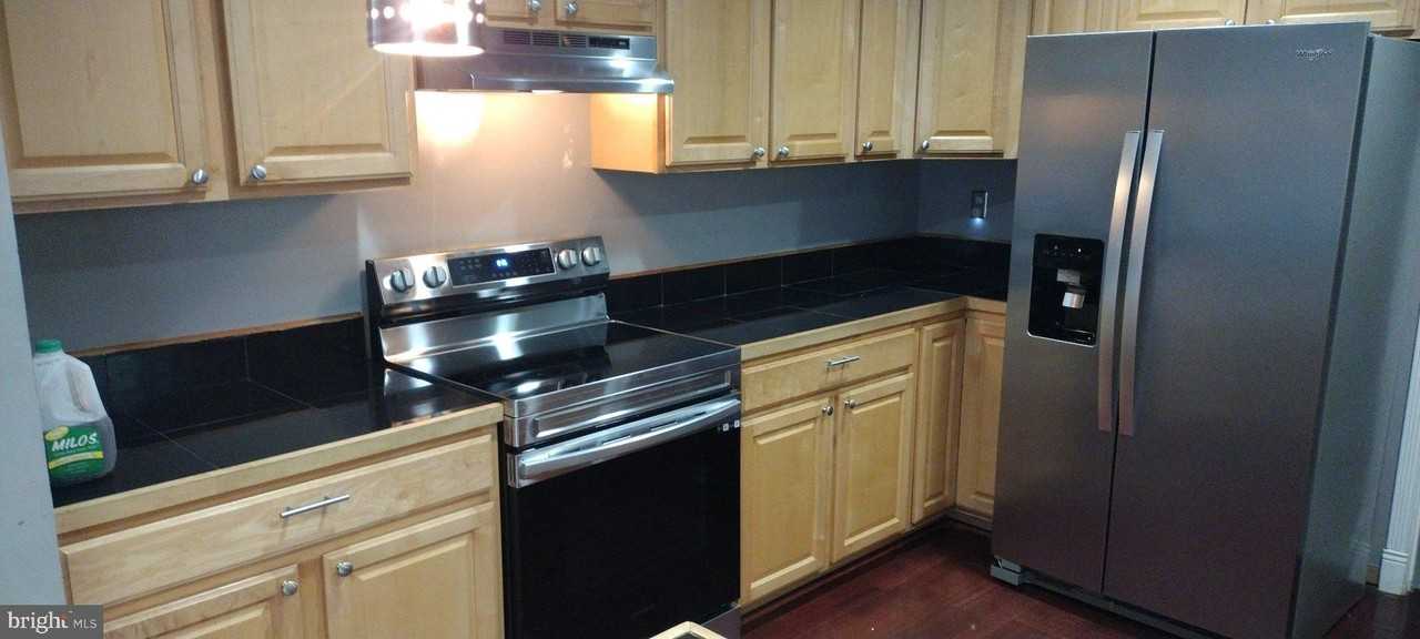 936 Longfellow Ct - Photo 3 of 11