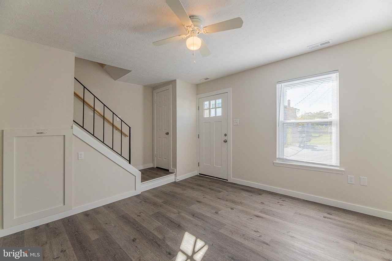 525 Gray Ave #2 - Photo 4 of 37