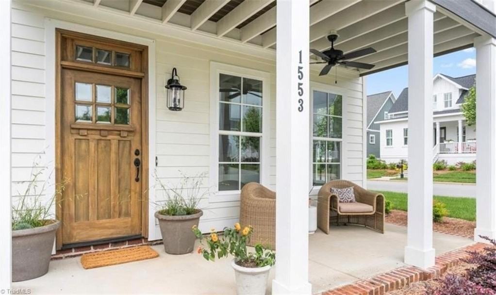 1553 Autumn Park Cir - Photo 4 of 41