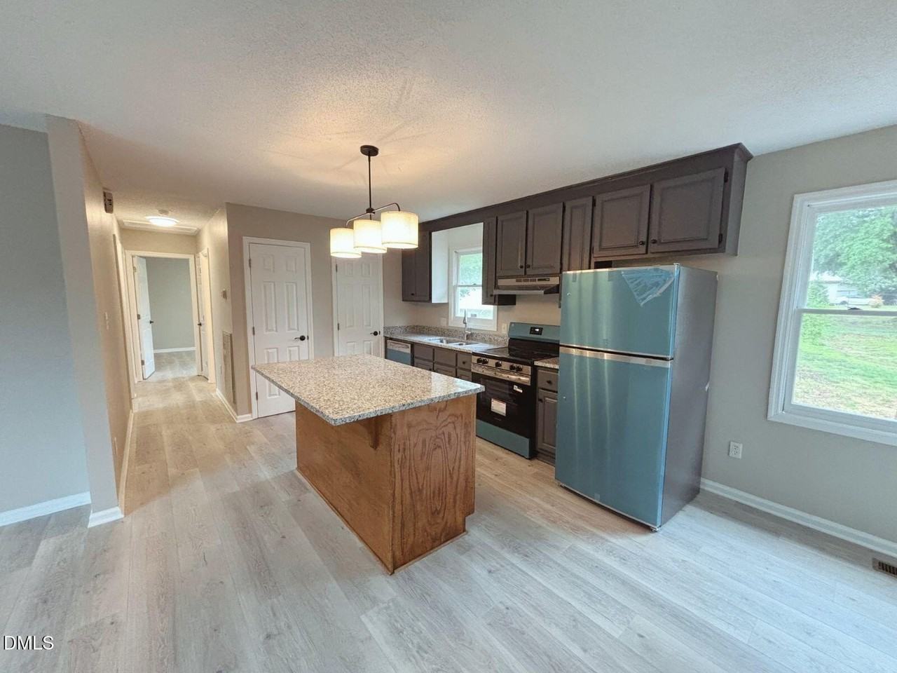 106 Brown Cir - Photo 2 of 20