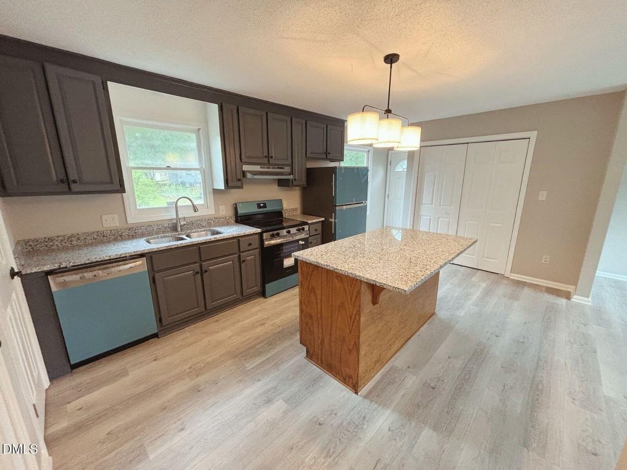 106 Brown Cir - Photo 3 of 20