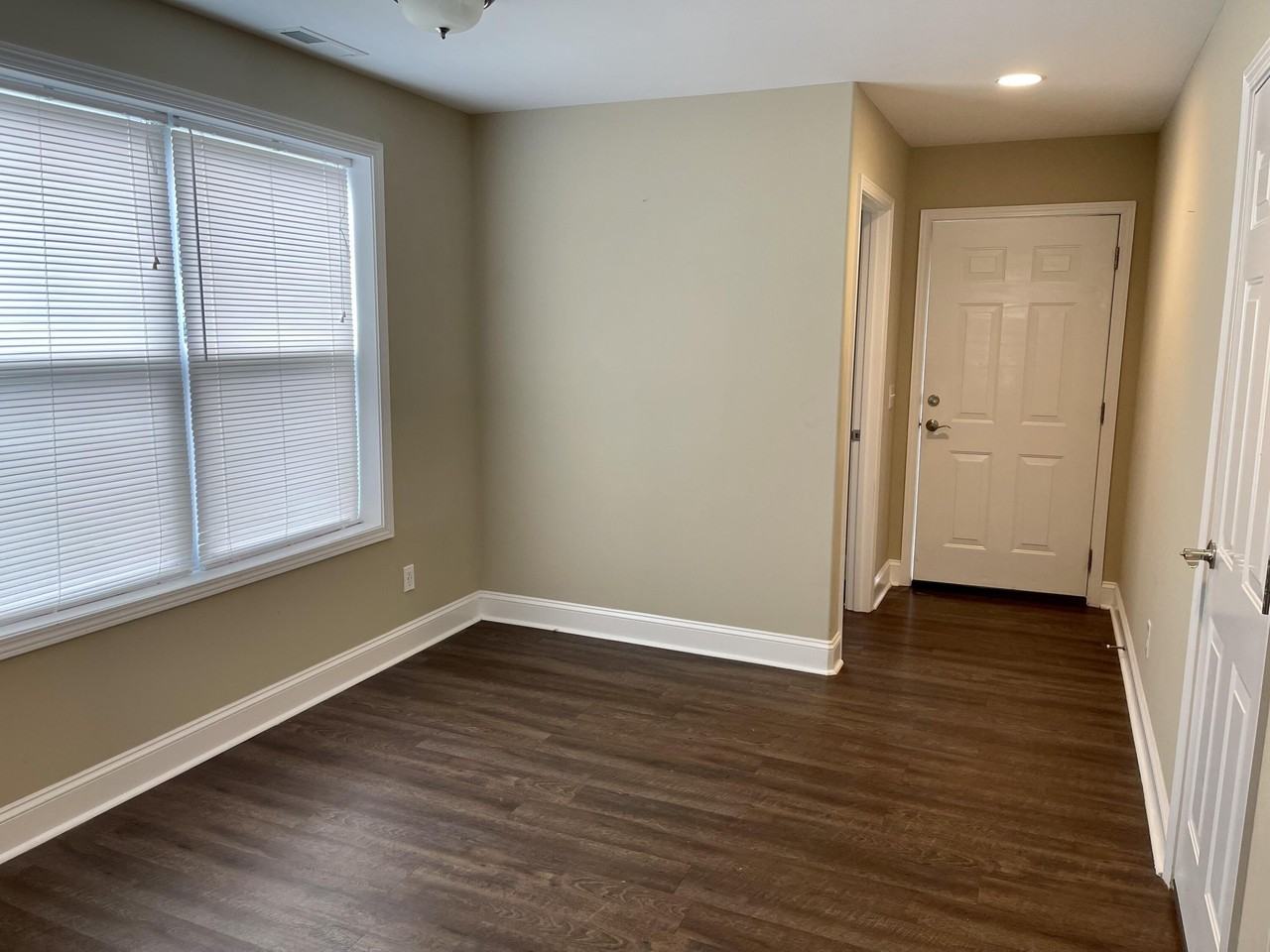 415 Manchester Pl - Photo 3 of 24