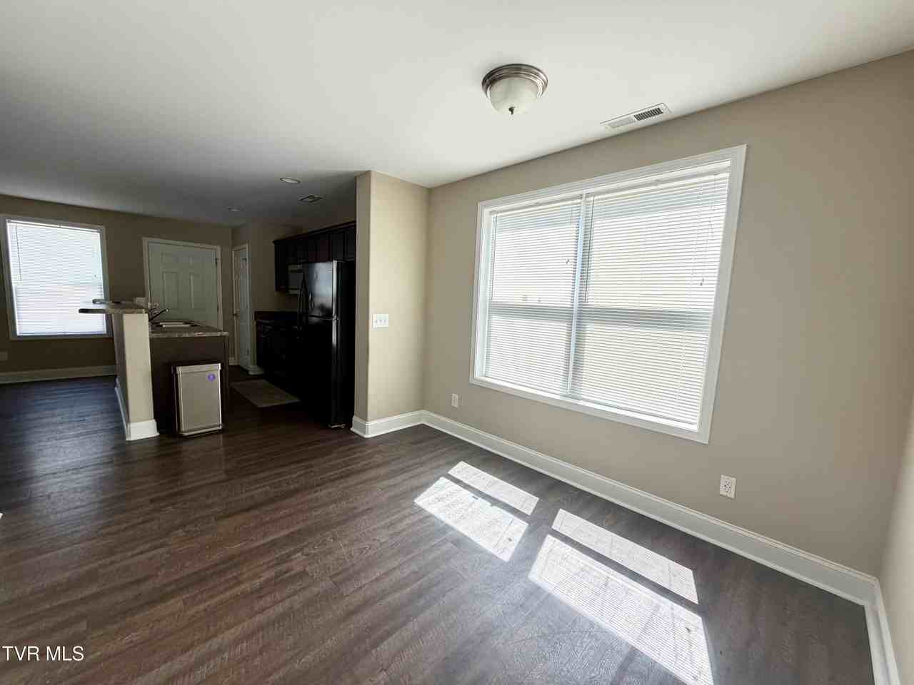 415 Manchester Pl - Photo 4 of 24