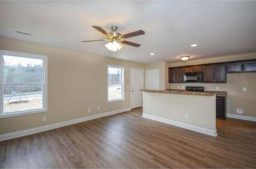 415 Manchester Pl - Photo 6 of 24