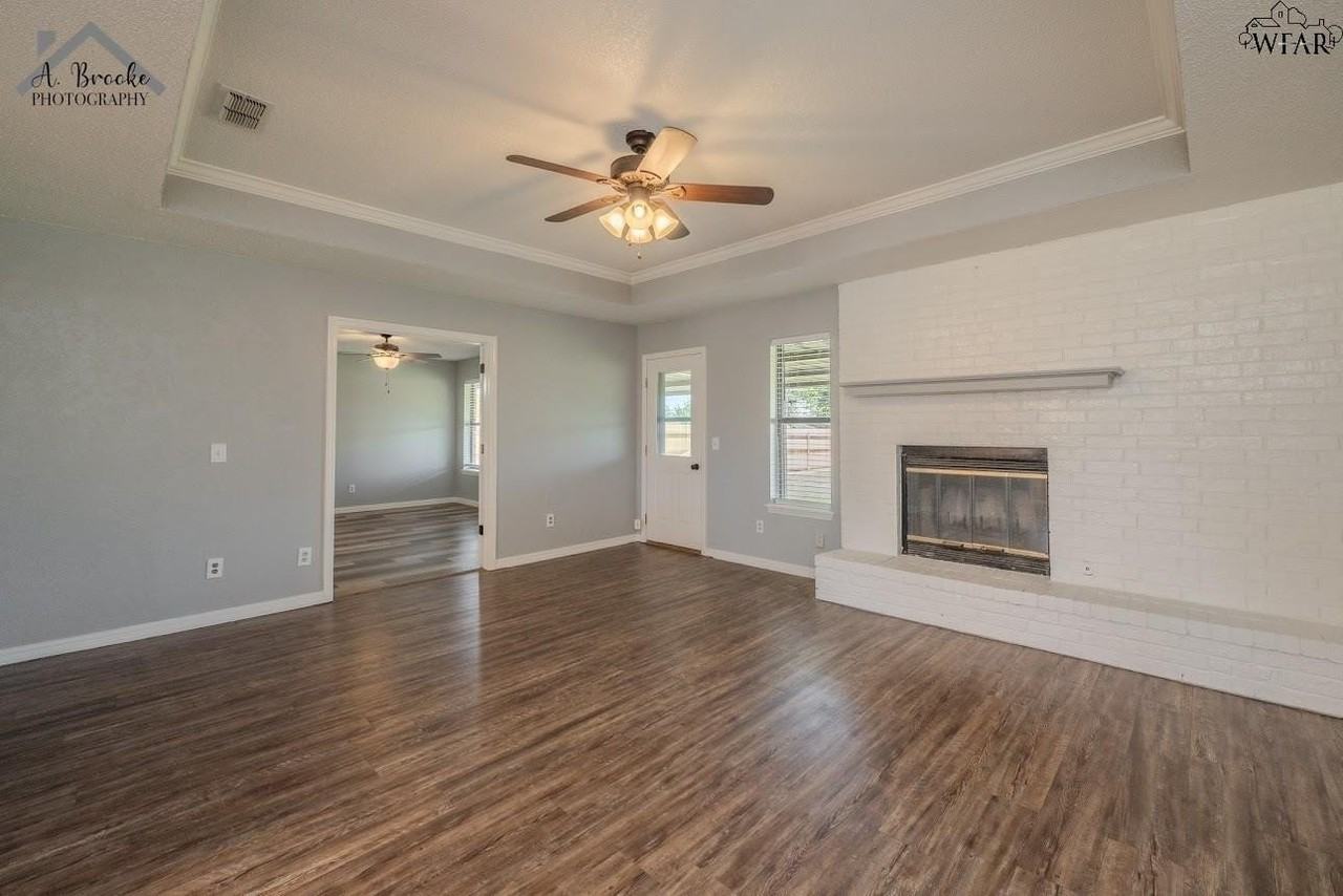 108 Cedar Elm St - Photo 4 of 30