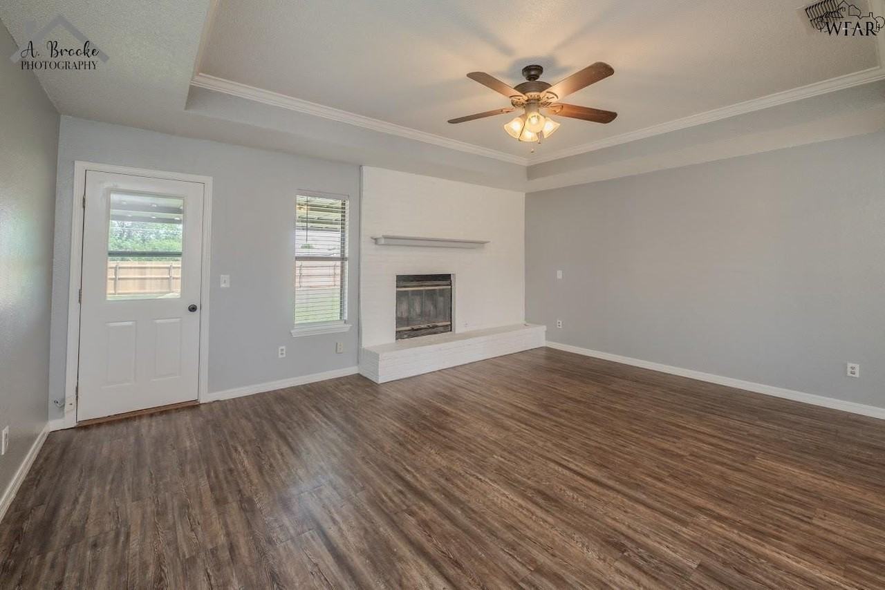 108 Cedar Elm St - Photo 5 of 30