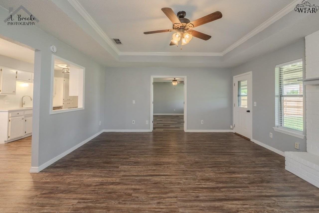 108 Cedar Elm St - Photo 6 of 30
