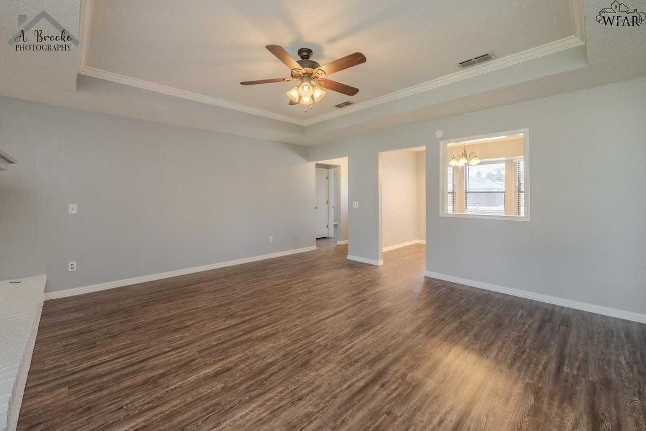 108 Cedar Elm St - Photo 7 of 30