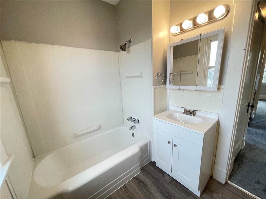 114 Merritt Ave - Photo 5 of 7