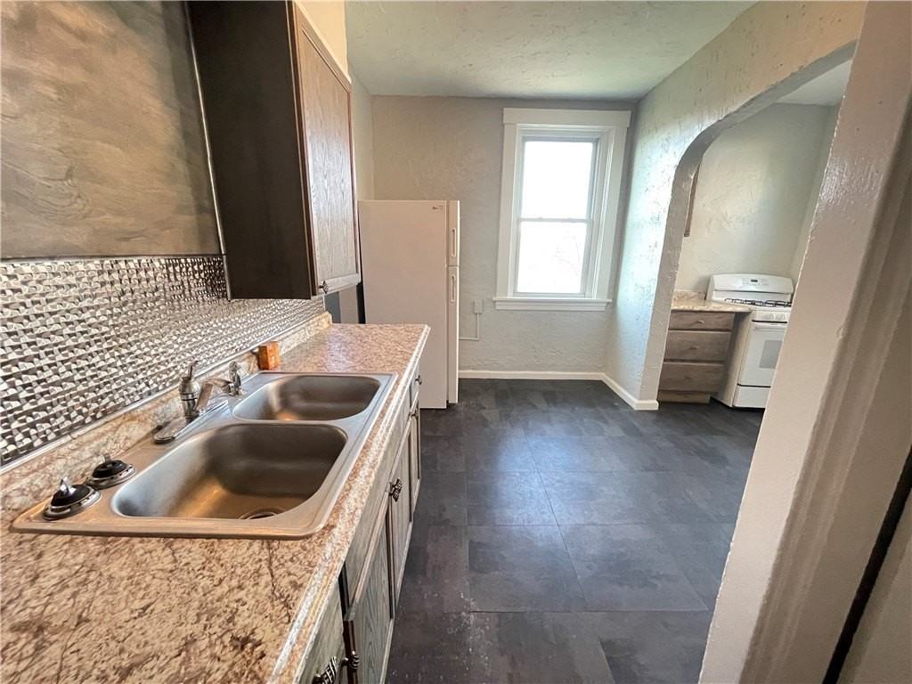 114 Merritt Ave - Photo 7 of 7